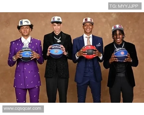 雷霆正式宣布与霍姆格伦续约新合同为期五年总值达25亿 雷霆正式宣布与霍姆格伦续约新合同为期五年总值达25亿